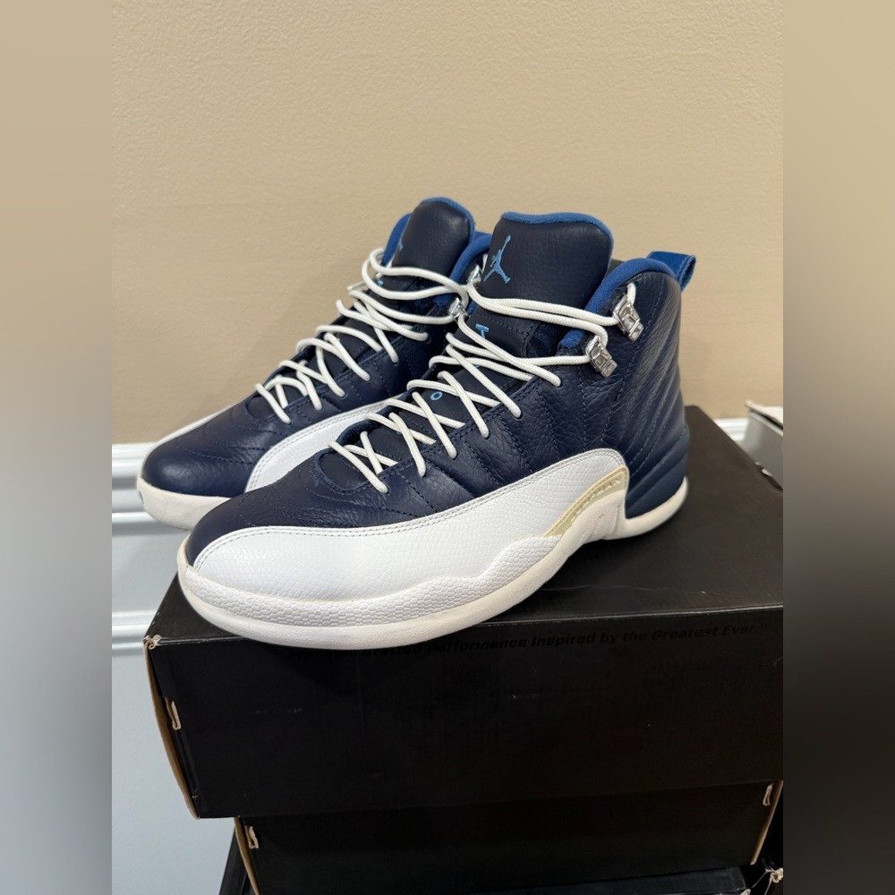 Authentic Nike Air Jordan 12 Retro “Obsidian”
Men’s Size 8